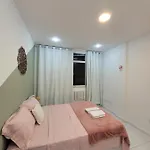 Ape Jade, 400 M Da Praia De Copacabana